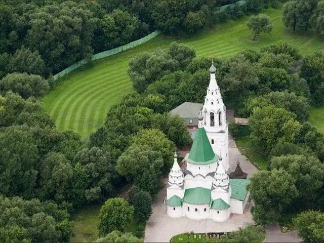 Храм Живоначальной Троицы в Троицком-Голенищеве — 3D-тур